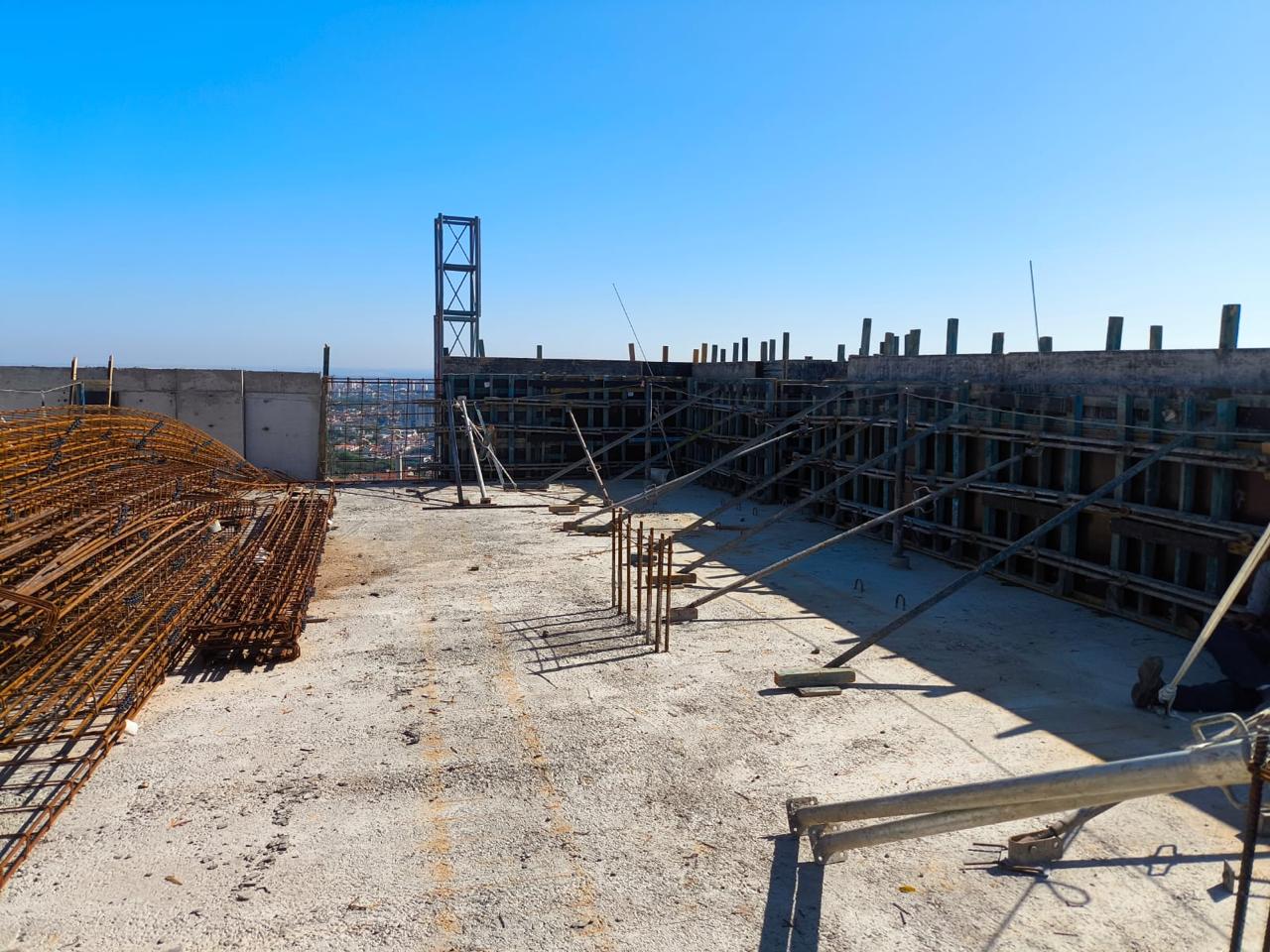 Estrutura do Urben Corale em fase de armação e formas, mostrando um canteiro organizado e otimizado segundo práticas do Lean Construction.